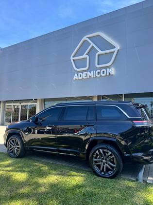 JEEP COMMANDER 2.2 TURBO DIESEL OVERLAND AT9